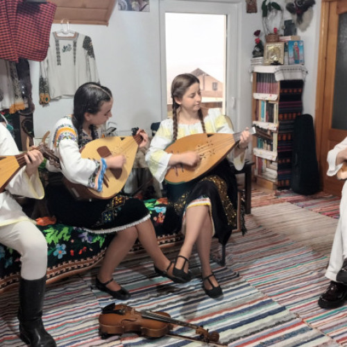 Cobza românească, înscrisă în patrimoniul cultural imaterial UNESCO