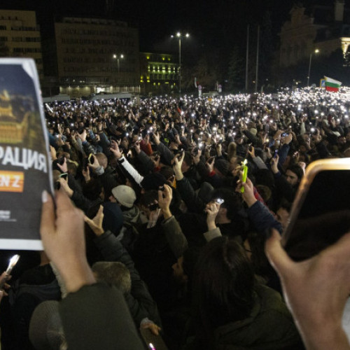Mii de bulgari protestează împotriva guvernului înaintea aderării la zona euro
