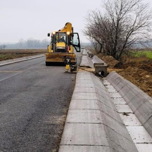 Lucrările la drumul județean DJ 204E avansează vizibil în județul Vrancea