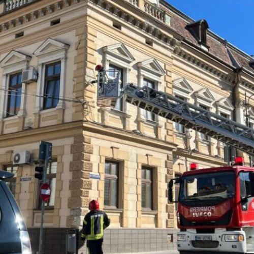 Mișcare de autoevacuare la Prefectura din Sibiu din cauza unui miros de gaz