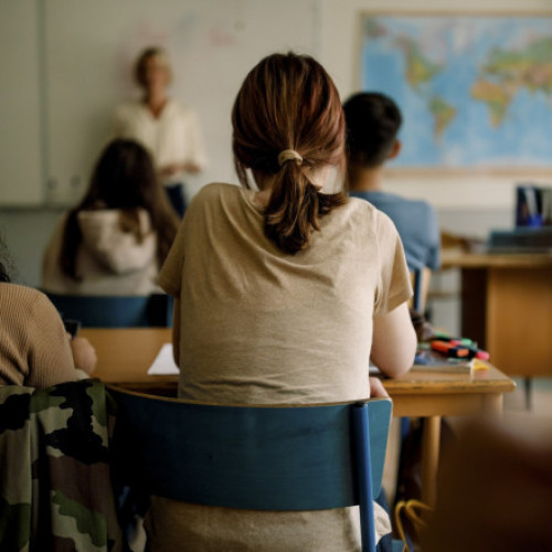 Anchetă la o școală din Galați după ce o profesoară și-a amenințat elevii cu un briceag