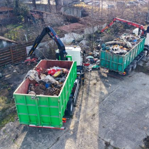 Primăria Brașov a început igienizarea fostului Aqua Park pentru un nou spațiu de agrement