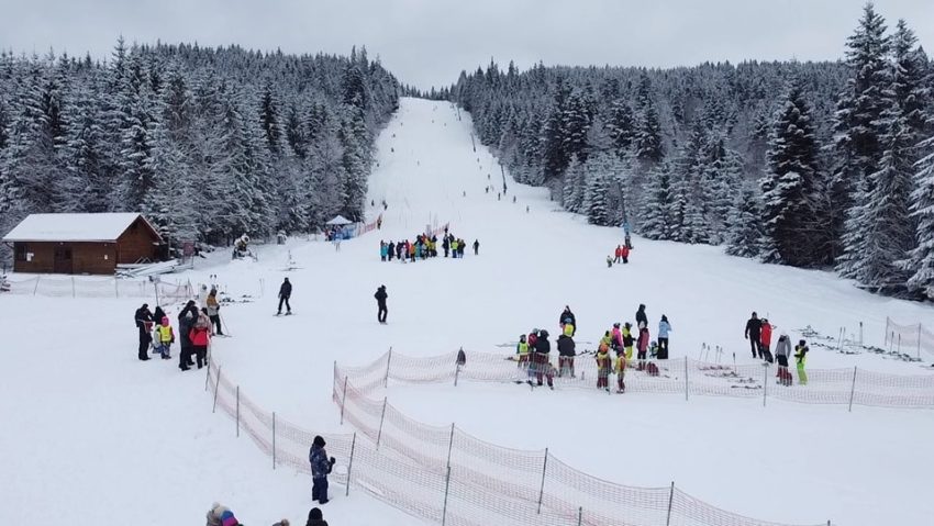Sezonul de schi de la Mădăraș se deschide cu întârziere din cauza vremii nefavorabile