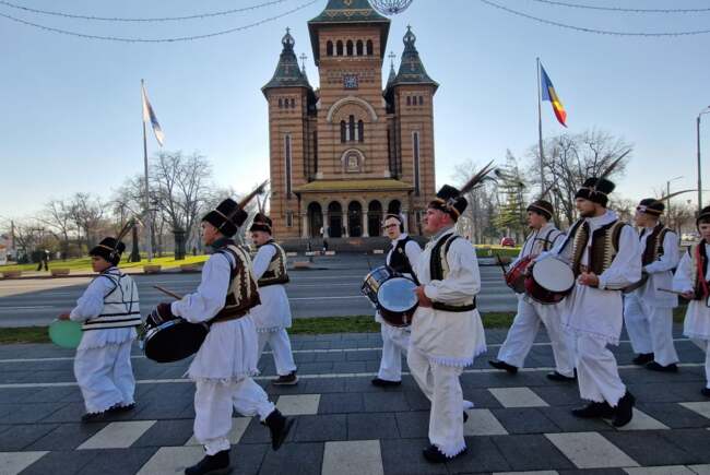 Peste 250 de colindători din Timiș vor încânta orașul cu tradiții de Crăciun