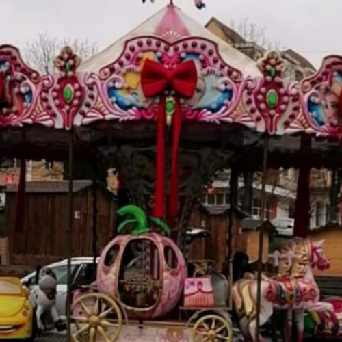 Primăria Sfântu Gheorghe respinge caruselul livrat greșit și închiriază altul pentru sărbători