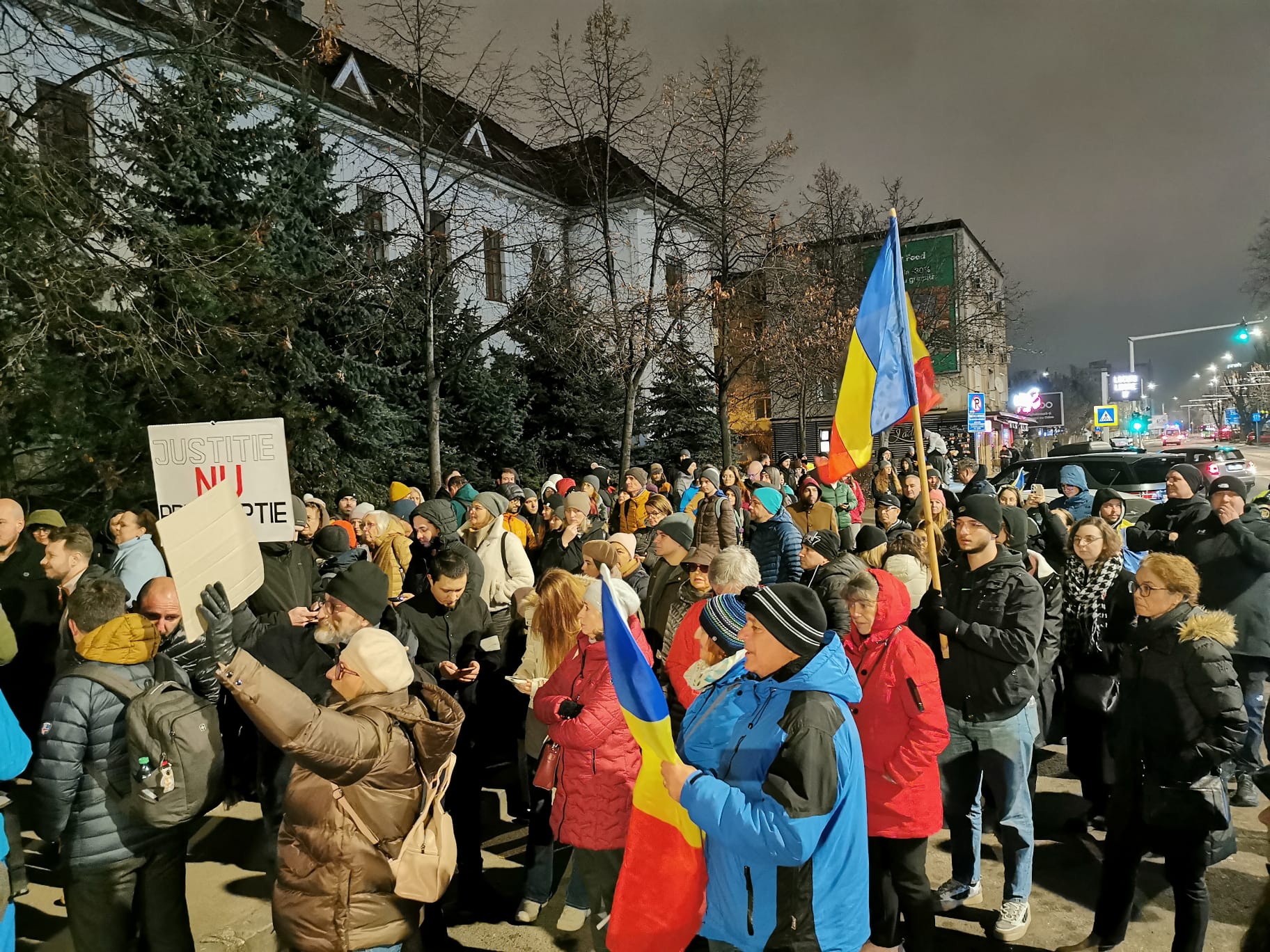 Proteste pentru o justiție independentă la Brașov, cu aproximativ 200 de participanți