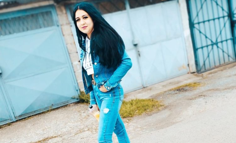 O adolescentă de 15 ani din Coltău este căutată de poliție după ce a dispărut de acasă