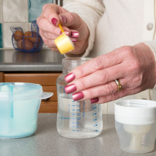 Profi, Lidl, Penny și Carrefour retrag loturi de lapte praf Nestlé din cauza Bacillus cereus