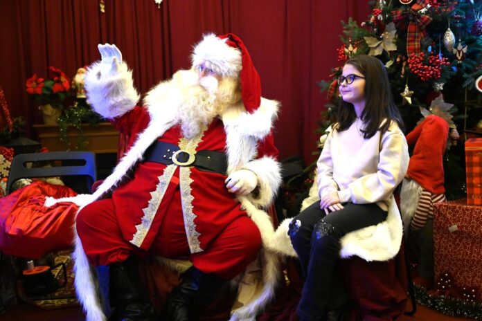 Atelierul lui Moș Crăciun deschis la West Side Christmas Market pentru copii