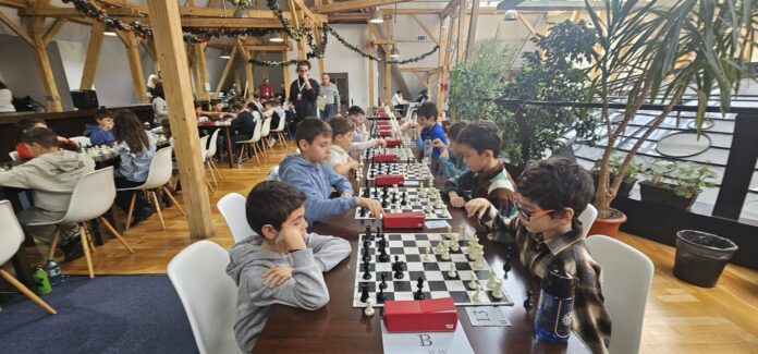 Peste 100 de copii participă sâmbătă la concursul „Șah în școală” la Primăria Capitalei