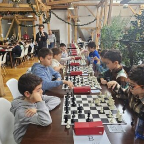 Peste 100 de copii participă sâmbătă la concursul „Șah în școală” la Primăria Capitalei