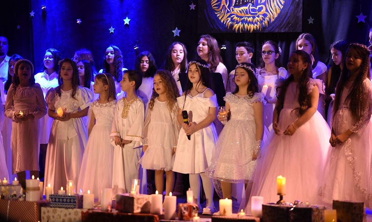 Colinde tradiționale și spectacole de copii animă Crăciunul în Medgidia
