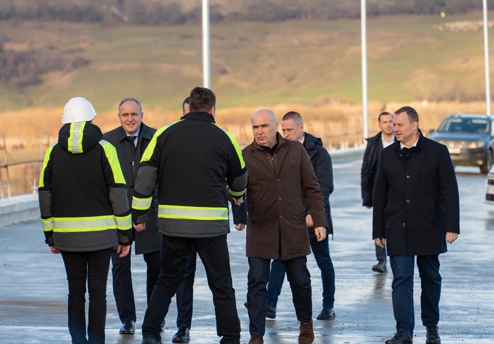 Premierul: lucrările de infrastructură majore vor începe după 2026 din cauza constrângerilor financiare