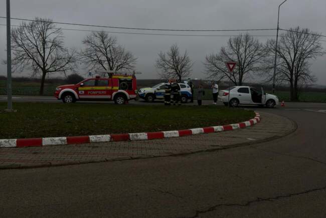 Minoră rănită într-un accident produs în Ghiroda după o coliziune între două mașini