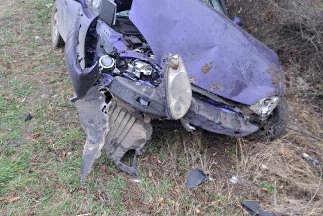 Accident pe DN 6: o pasageră rănită după ce șoferul a ieșit cu mașina în afara șoselei