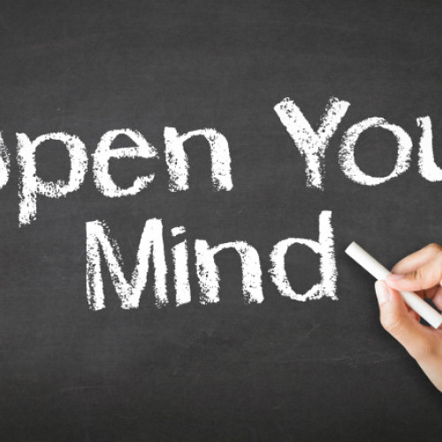 Opiniile sunt mai bine reținute ca sursă decât faptele, arată un studiu recent