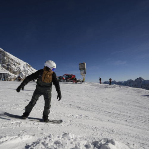 La Postăvarul a început producția de zăpadă artificială pentru pârtii