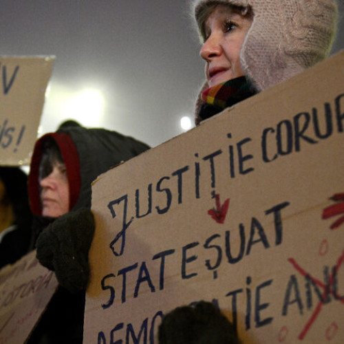 Mii de persoane au protestat la București și în alte orașe față de situația din justiție