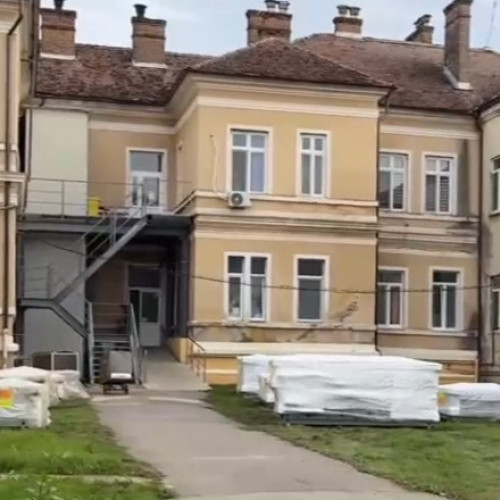 Spitalul din Târnăveni face profit uriaș în timp ce pacienții sunt ținuți în condiții degradante