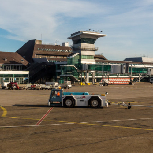 Pasageri, inclusiv europarlamentari români, blocați pe aeroportul din Strasbourg din cauza unei valize suspecte