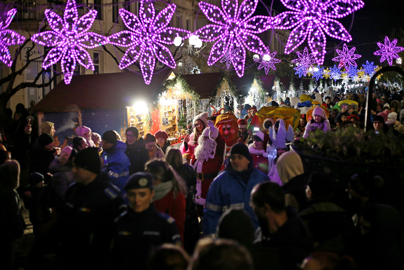 Brăila a sărbătorit Crăciunul cu parada lui Moș Crăciun și concertul lui Nicu Alifantis