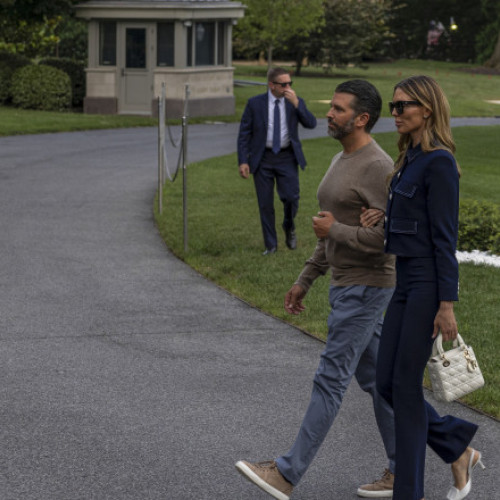 Donald Trump Jr. s-a logodit cu Bettina Anderson, anunță tatăl său