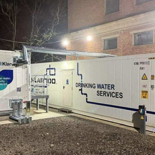 Locuitorii din Târnăveni primesc apă potabilă printr-o nouă stație de desalinizare