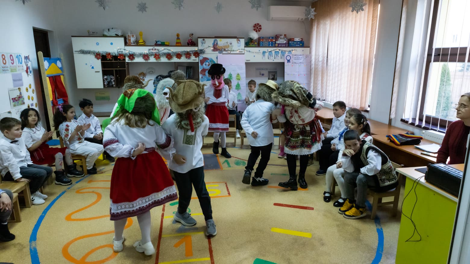 Primăria sprijină educația copiilor în risc social printr-o bibliotecă specială