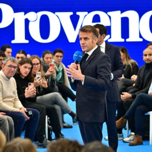 Emmanuel Macron critică Facebook pentru refuzul ștergerii unui videoclip fals despre o lovitură de stat în Franța