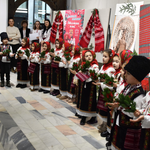 Festivalul „Datini și obiceiuri de iarnă” a premiat elevii din Vaslui