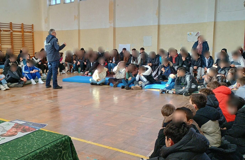 Polițiștii brăileni educă elevii despre reguli de siguranță și comportament în școli