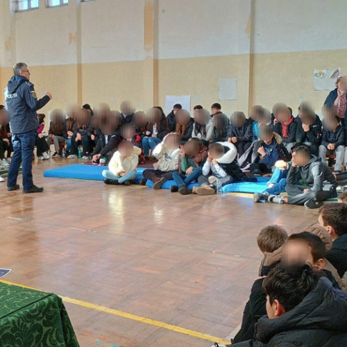 Polițiștii brăileni educă elevii despre reguli de siguranță și comportament în școli