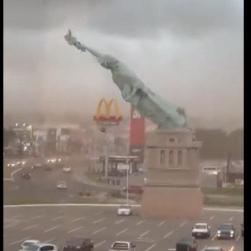 Replica statuii Libertății din Brazilia s-a prăbușit în timpul unei furtuni puternice