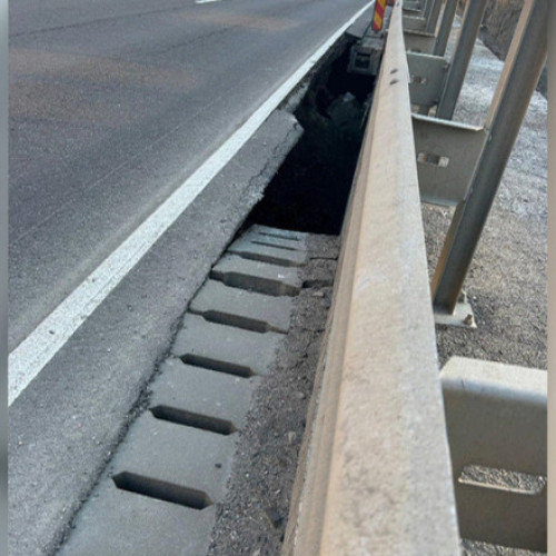 Circulația pe DN1 în Prahova, restricționată din cauza unei alunecări de teren