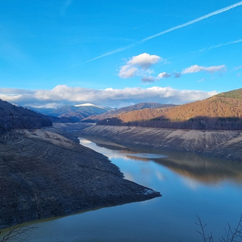 Lacul Vidraru a scăzut cu 100 de metri în decembrie 2025, fără impact asupra apei potabile