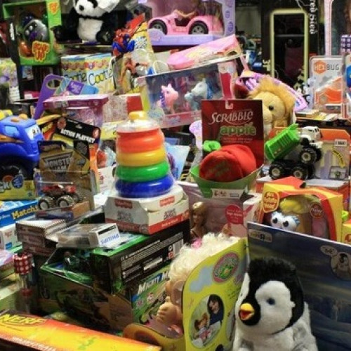 Autoritățile blochează sute de mii de jucării toxice înainte de Crăciun