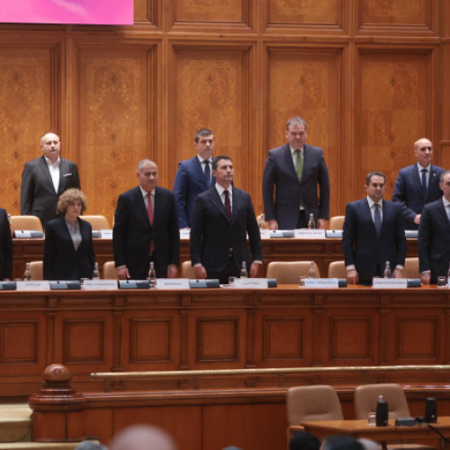 AUR depune moţiuni simple împotriva miniştrilor Justiţiei şi de Interne