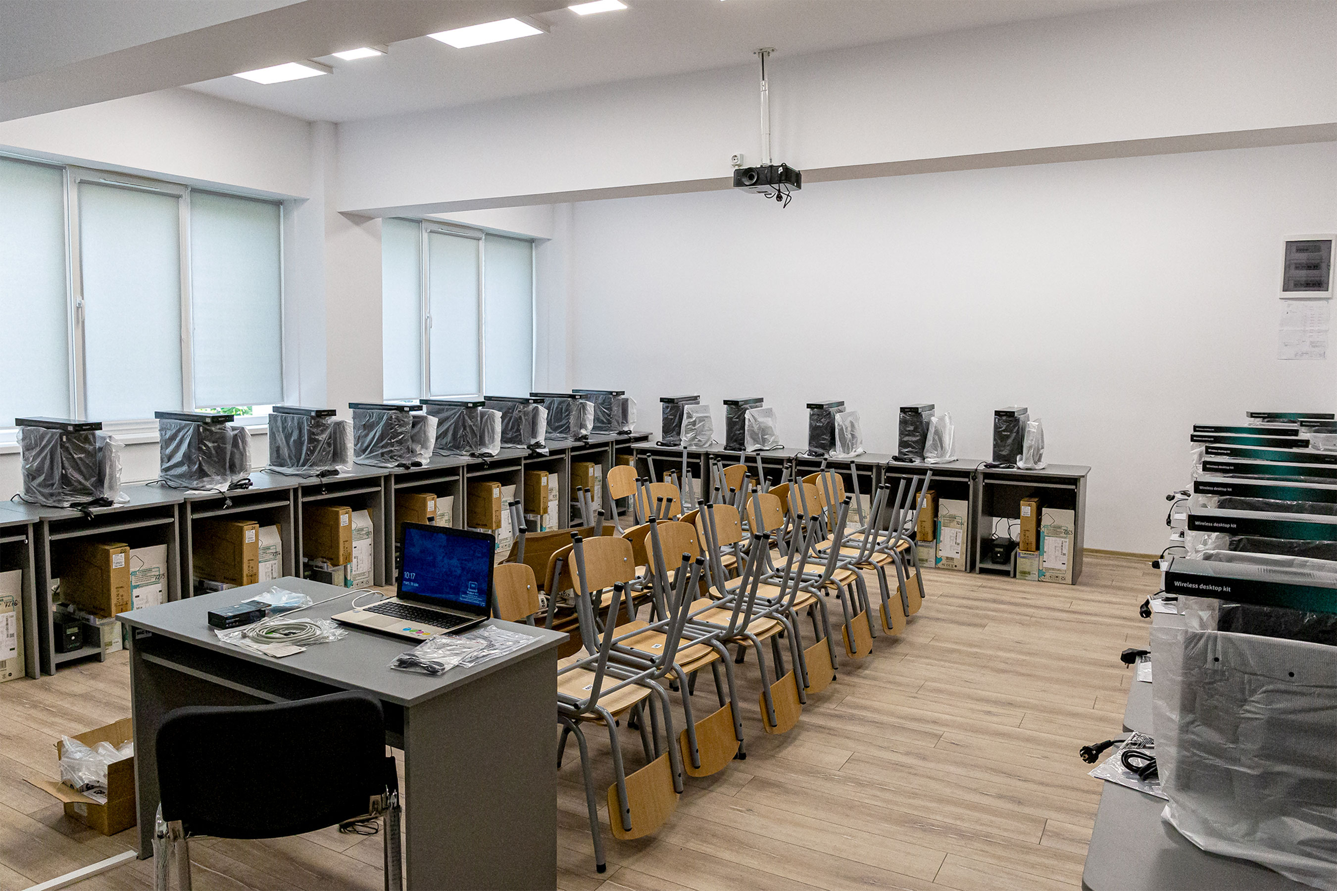 Primăria Galați lansează licitația pentru 1.186 de laptopuri destinate școlilor