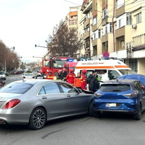 Accident rutier în Râmnicu Vâlcea, polițiștii au intervenit prompt