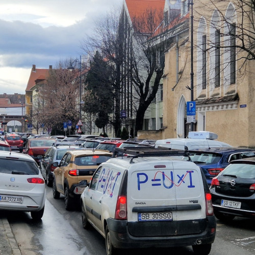 Circa 10.000 de mașini în trafic zilnic în Sibiu pentru elevi, transportul public, singura soluție pe termen mediu