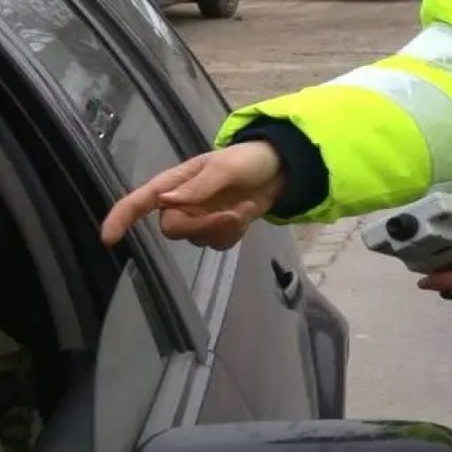 Polițiștii din Groși au oprit un șofer băut pe D.J. 184A