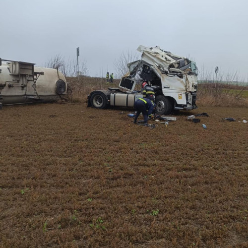 Cisternă cu 21 de tone GPL s-a răsturnat la ieșirea din Râșești, șoferul este singura victimă