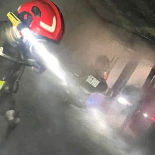 Pompierii vâlceni au intervenit la stingerea unui incendiu în Băile Govora