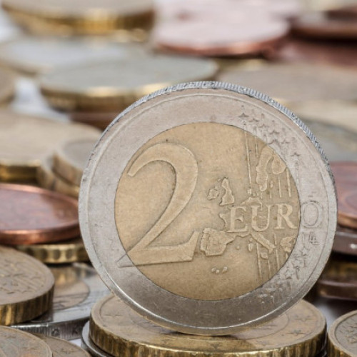 Analiștii anticipează o depreciere continuă a leului față de euro în 2026