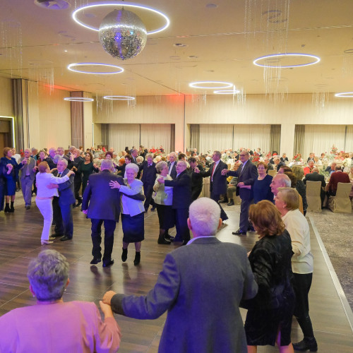 Municipalitatea din Brașov a sărbătorit 150 de cupluri la nunta de aur