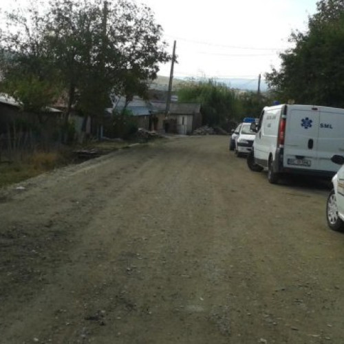 Bărbat găsit decedat pe un drum comunal după ce a consumat alcool în exces