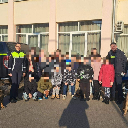 Polițiști din Alba Iulia au organizat o activitate educativă despre protejarea animalelor