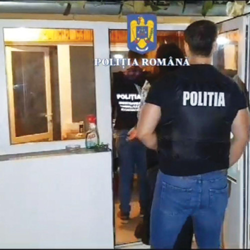Percheziţie la domiciliul unei persoane care vindea produse contrafăcute