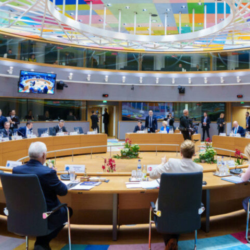 Uniunea Europeană acordă un credit de 90 de miliarde de euro pentru Ucraina, menține negocierile privind activele rusești