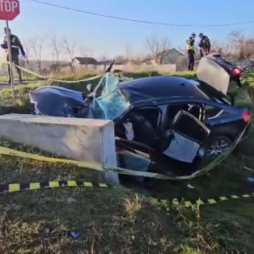 Șase migranți grav răniți după ce mașina lor s-a izbit de un cap de pod în județul Constanța